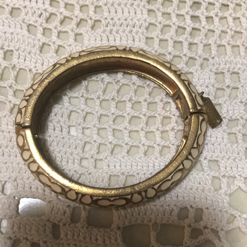 🐞Vintage Coach Brass & White Enamel Wide Latch Bangle Bracelet - Picture 7 of 8